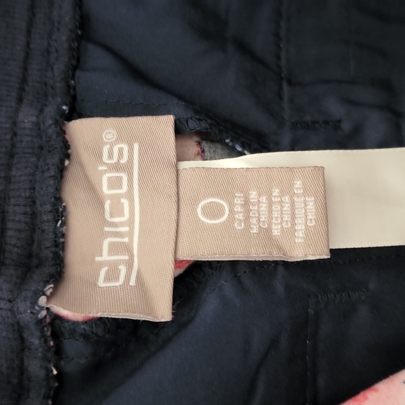 CHICO'S FLORAL CAPRI - Picture 3 of 5